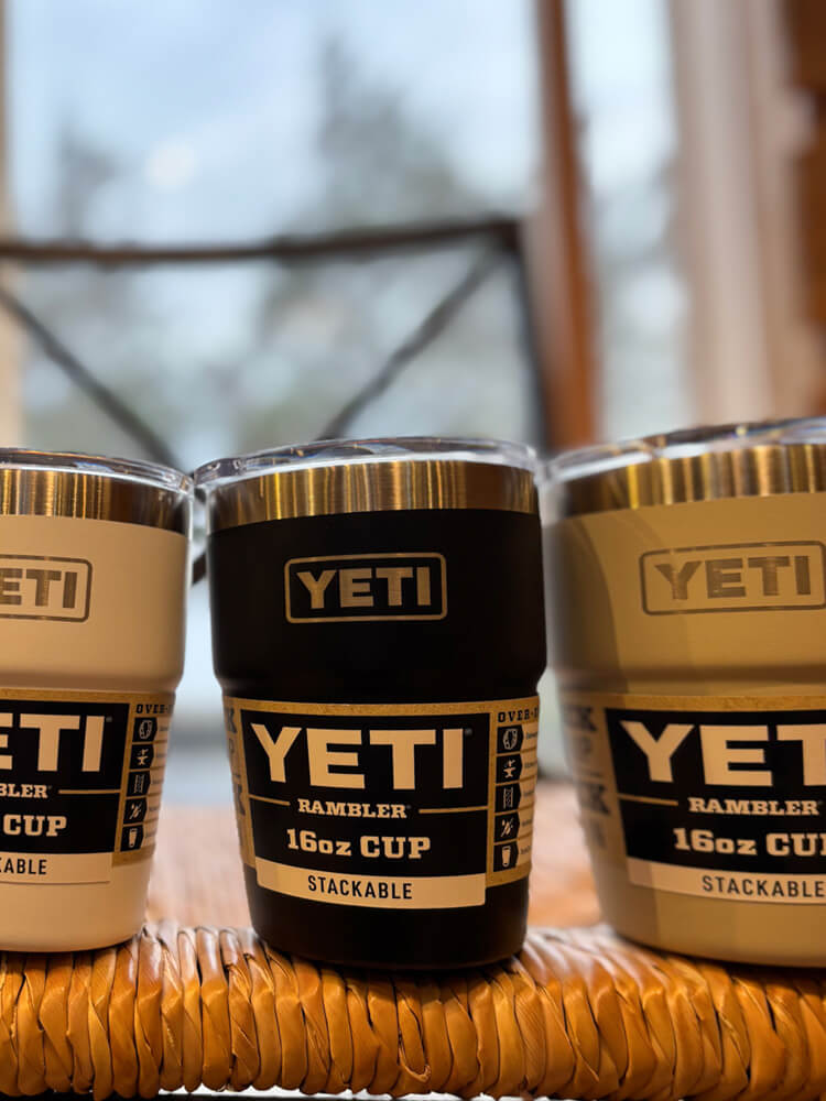 【日本未発売・新品】アメリカ現地即完売品　YETI カモフラージュ２個セット 日本未発売・新品】アメリカ現地即完売品 YETI カモフラージュ2個