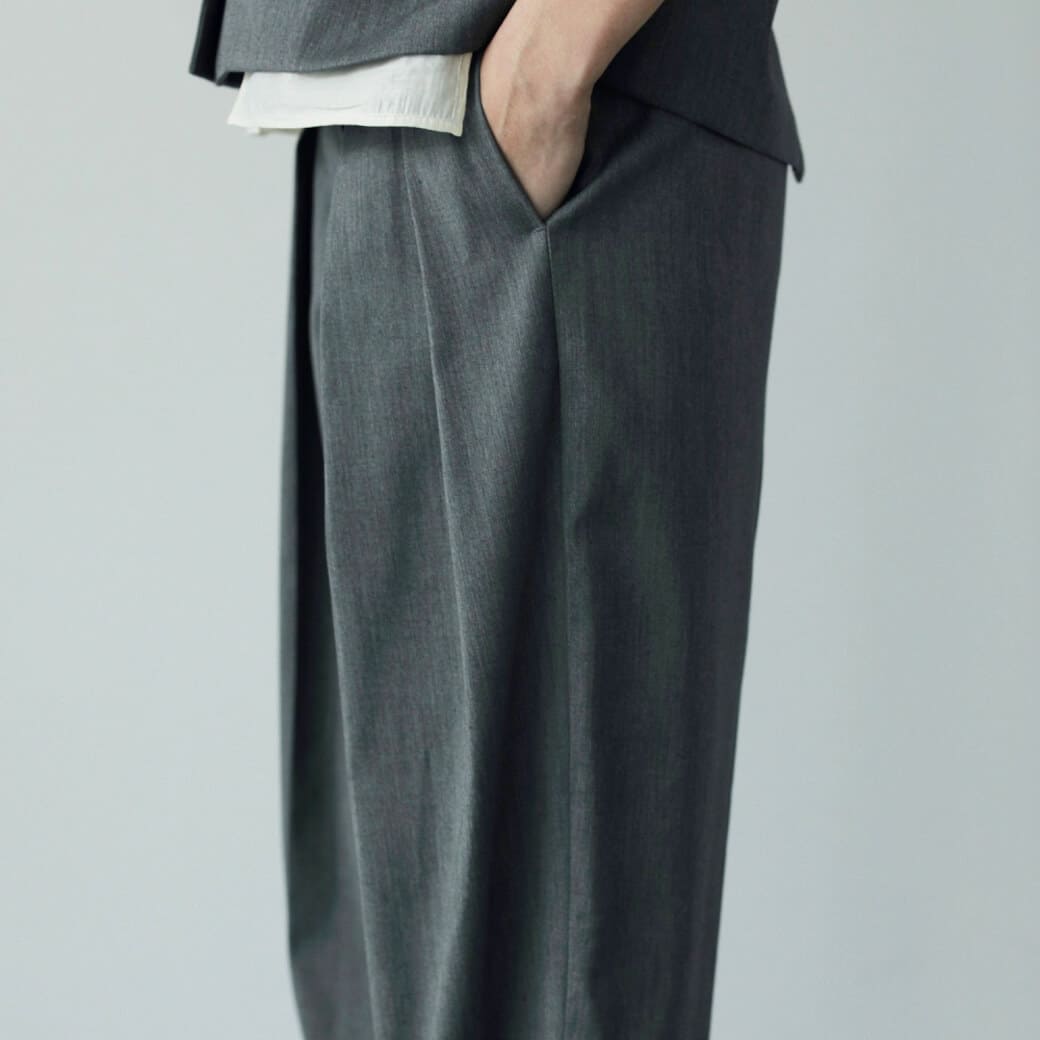 anuke アンヌーク Tuck Twill Pants｜BORN FREE ONLINE SHOP