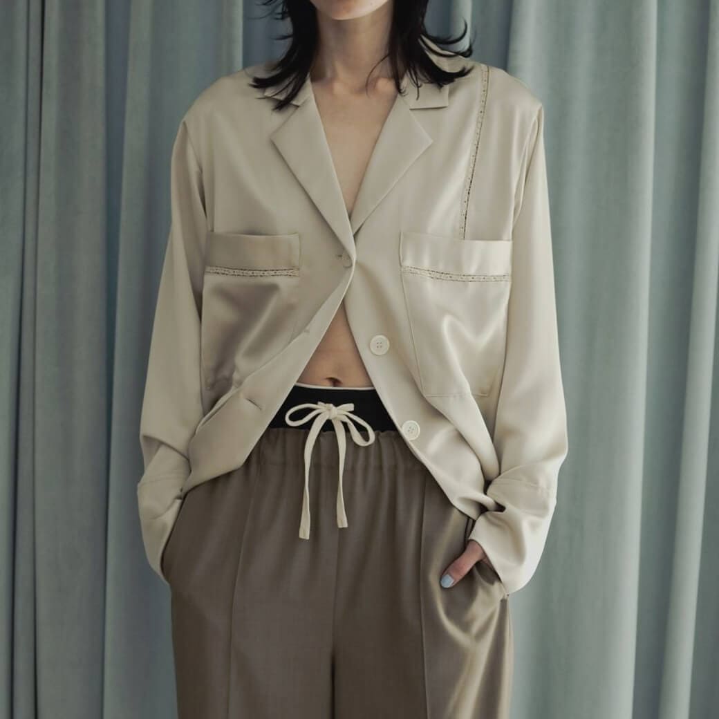 anuke アンヌーク サテン テーラード シャツ｜BORN FREE ONLINE SHOP