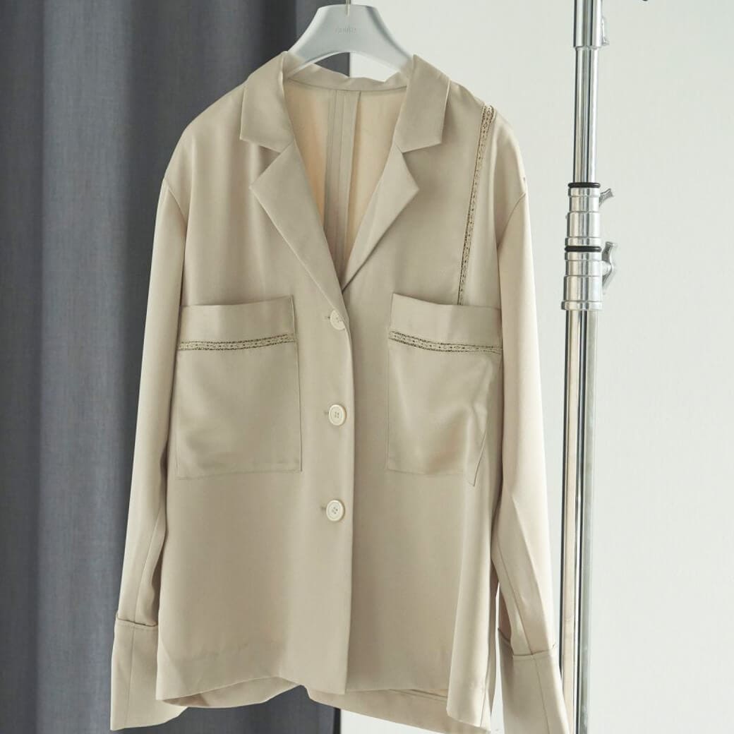 anuke アンヌーク サテン テーラード シャツ｜BORN FREE ONLINE SHOP