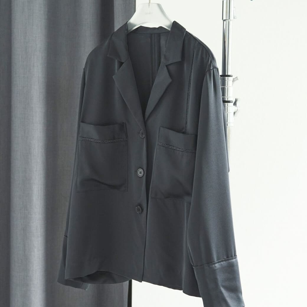 anuke アンヌーク サテン テーラード シャツ｜BORN FREE ONLINE SHOP