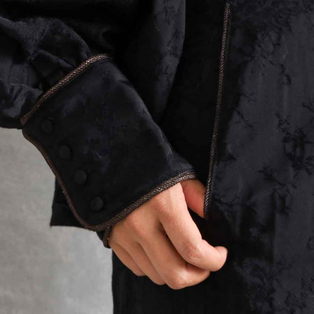 CREDONA パイピングジャガードガウンコート 中綿 総柄 黒 F*YC117 CREDONA パイピングジャガードガウンコート 中綿 総柄 黒 F