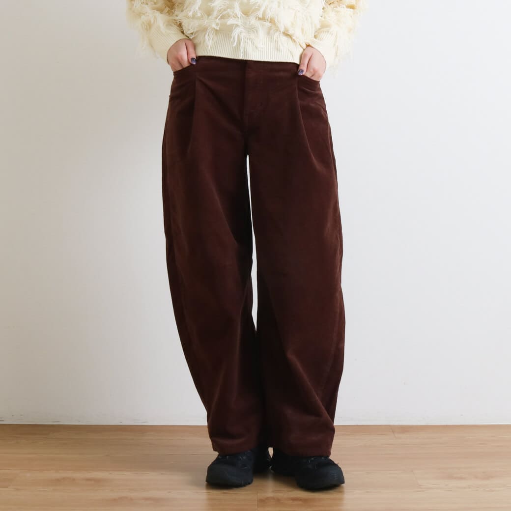 SOMETHING サムシング  HANAタックカーブデニムパンツ