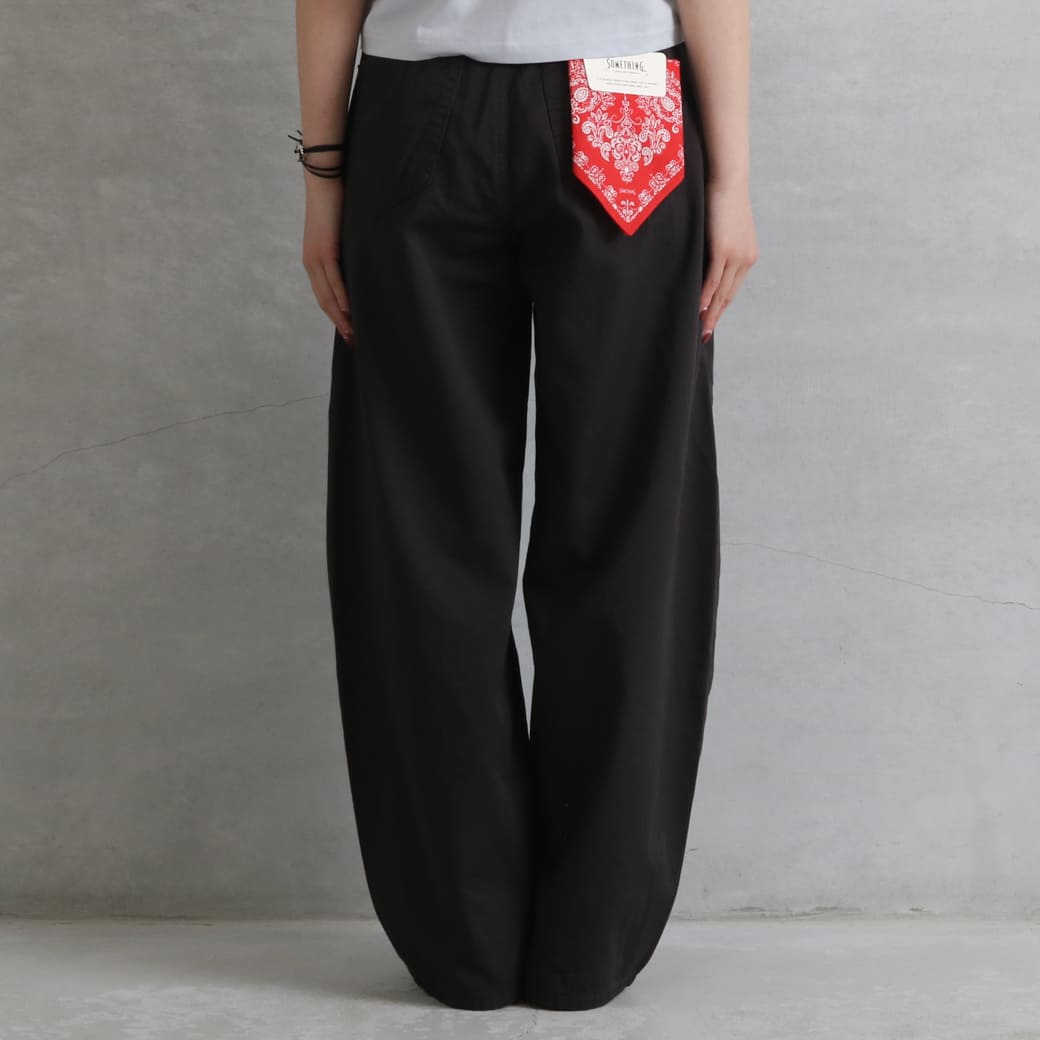 SOMETHING サムシング タックカーブデニムパンツ｜BORN FREE ONLINE SHOP