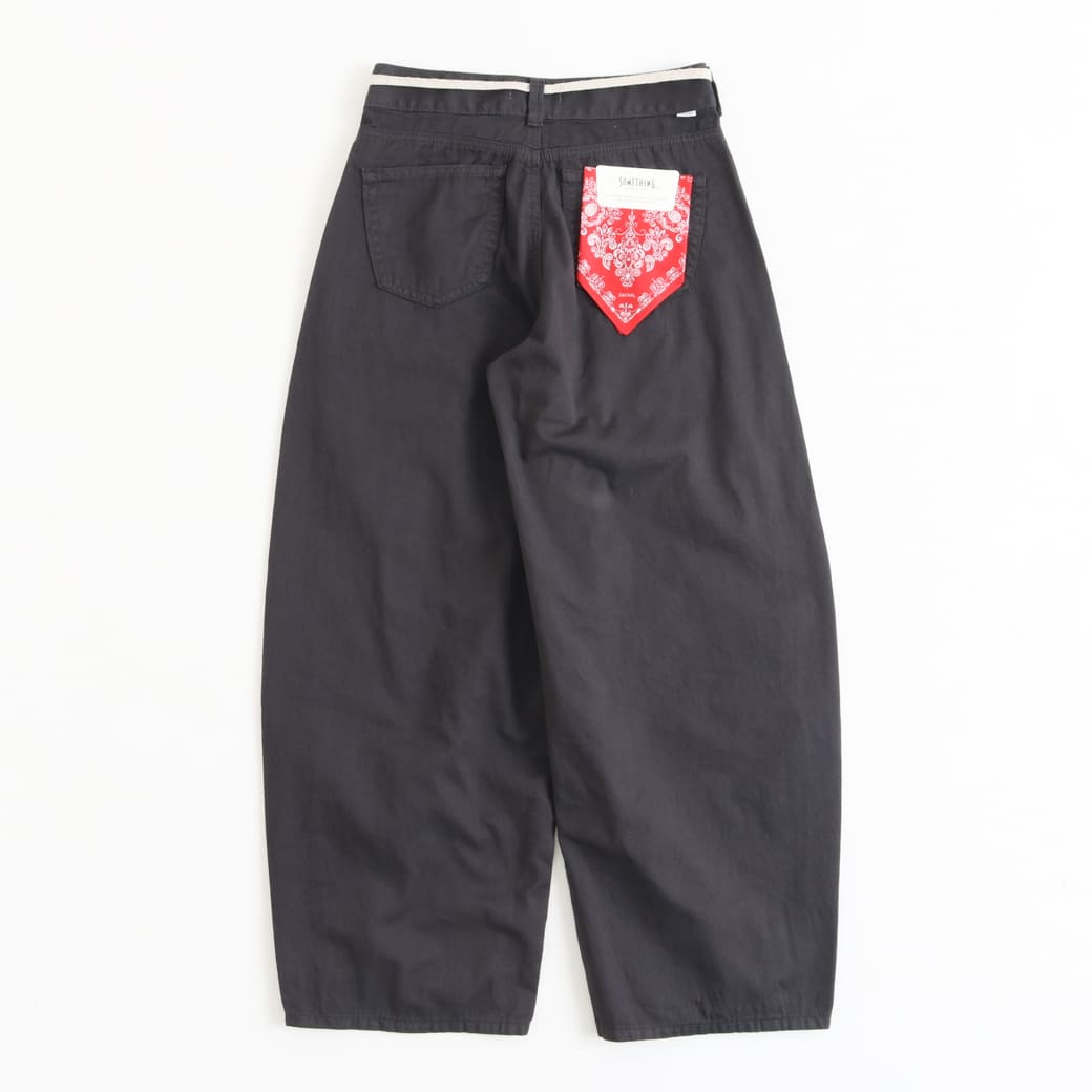 SOMETHING サムシング タックカーブデニムパンツ｜BORN FREE ONLINE SHOP