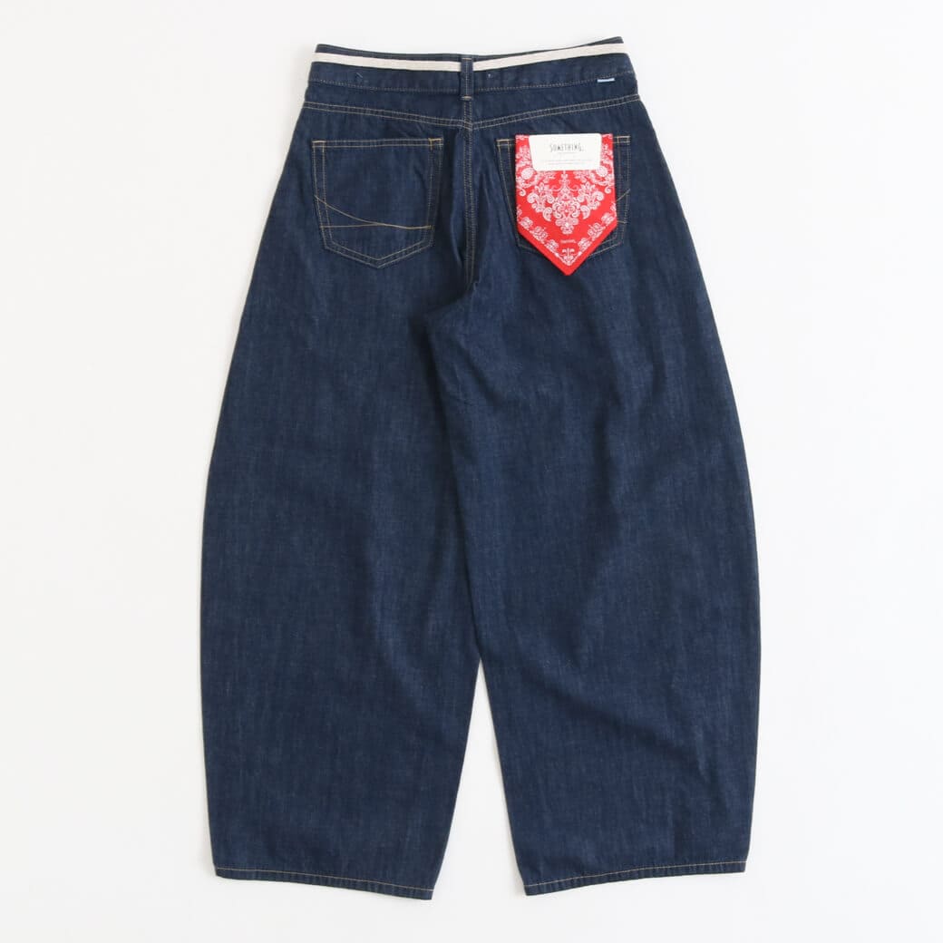 SOMETHING サムシング タックカーブデニムパンツ｜BORN FREE ONLINE SHOP